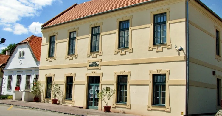 Arácsi Népház Fiókkönyvtár Balatonfüred