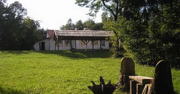 Vörösfenyő Kulcsosház