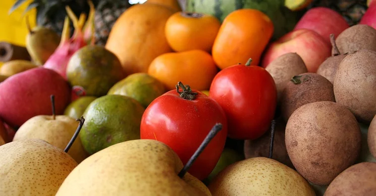 Görbeháza piac