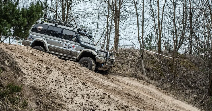 Motor-autó kiállítás és zenei fesztivál Sárisáp