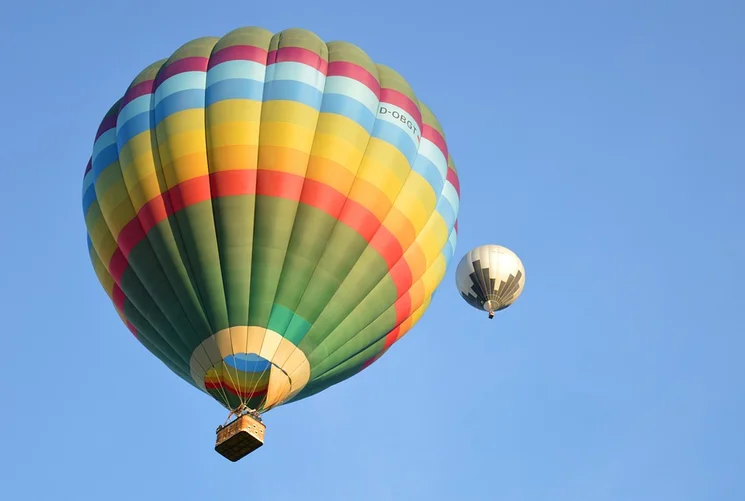 Hőlégballonozás, csapatépítő program Komáromban, a Monostori Erődben