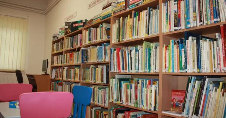 Istenmezejei Könyvtár, Információs és Közösségi Hely