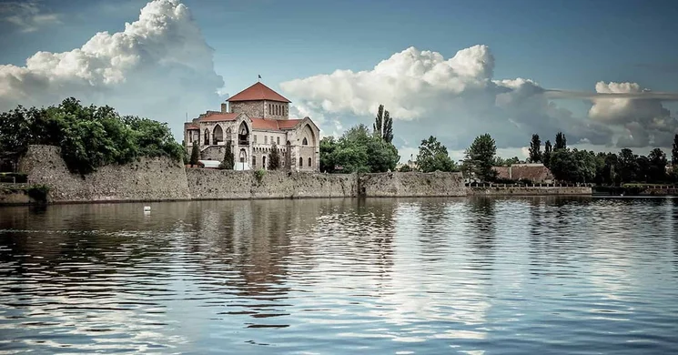 Tatai látnivalók szállással a Kristály Imperial Hotelben 2026
