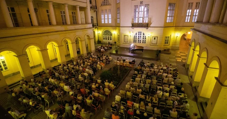 Pesti Vármegyeháza Díszudvara koncertek 2026 - Online jegyvásárlás