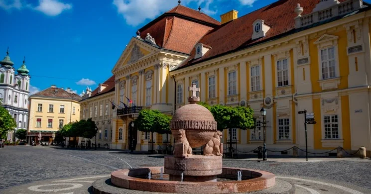 Székesfehérvári történelem, városnéző felfedező belvárosi séták idegenvezetővel