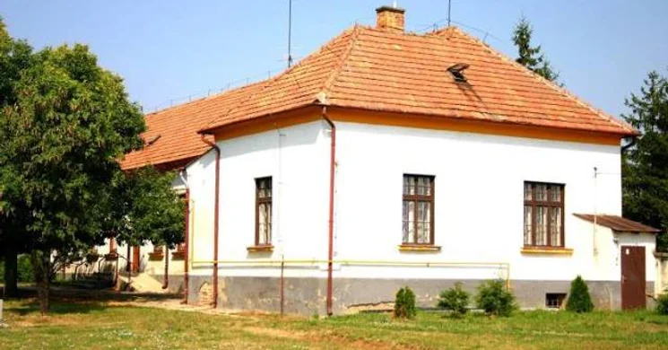 Kisfalud Könyvtár