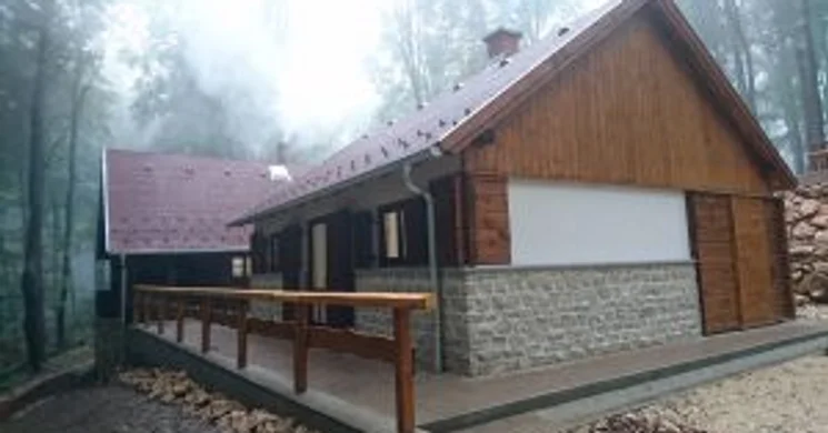 Károlylak Turistaház Isztimér