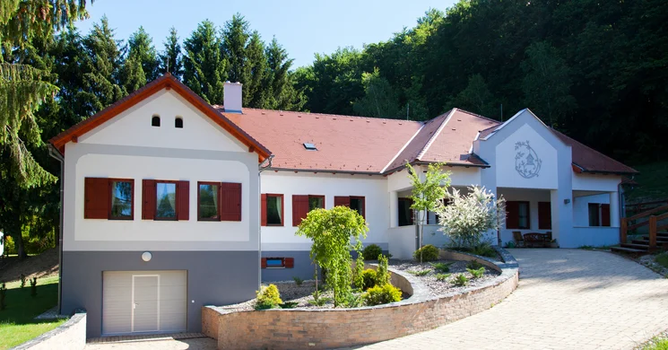 Nyitnikék Erdészeti Erdei Iskola Eszteregnye