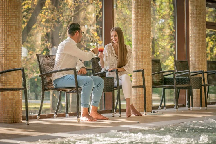 Nászút Gyulán 2026 – Romantikus mézeshetek wellness élményekkel a Wellness Hotel Gyula**** Superiorban