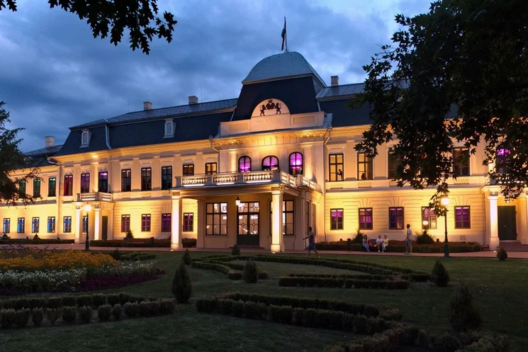 Gyulai romantikus pihenés 2026 - fakultatív kastélylátogatással a Wellness Hotel Gyulában