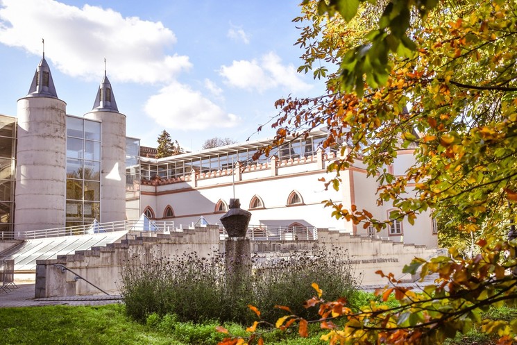 Eötvös Károly Könyvtár programok  2026 Veszprém