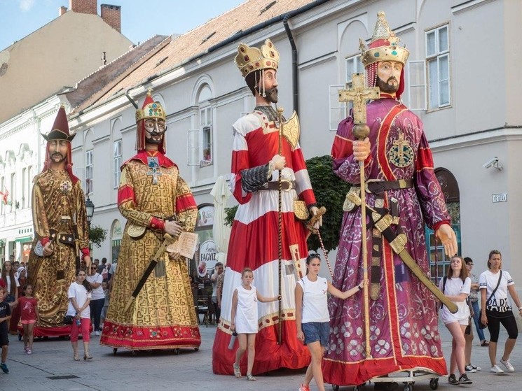 Királyok a belvárosban Székesfehérvár 2026 - Fehérvári királyok menete