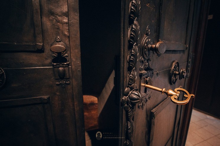 Szabadulószoba családi program Gyula 2026 - Csoportos élmény az Almásy-kastélyban