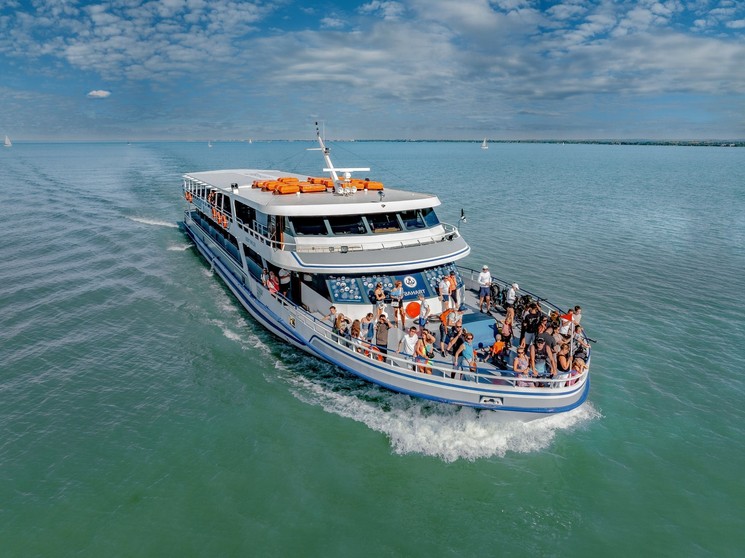 Hajózás Badacsony 2026 - Menetrendi járatok és sétahajók