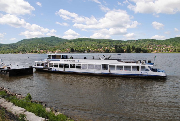 Hajóbérlés Esztergom 2026- Kirándulóhajók és rendezvényhajók bérlése 