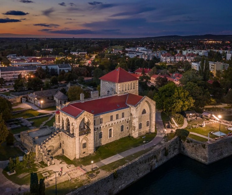 Hétvége Tatán 2026 - wellness pihenés és városnézés az Kristály Imperial Hotelben