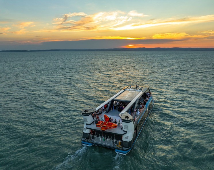 Balatonboglári diszkóhajók 2026 - Bulihajók indulnak a kikötőből a nyári főszezonban
