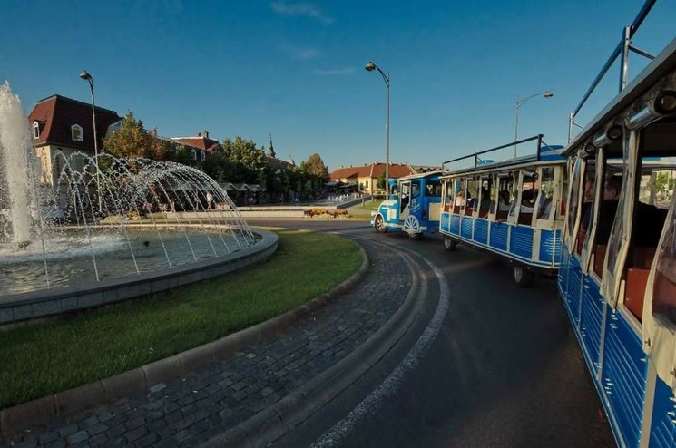 Gyulai kisvonat 2026 - Kék városnéző kisvonat áprilistól októberig Gyulán