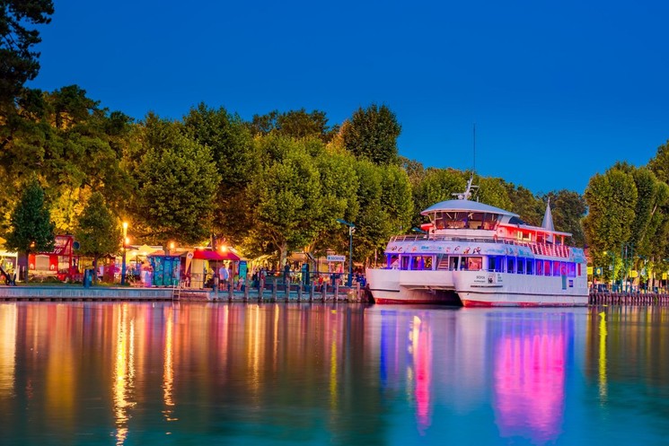Bulihajó Siófok 2026 - Diszkóhajó a Balaton közepén
