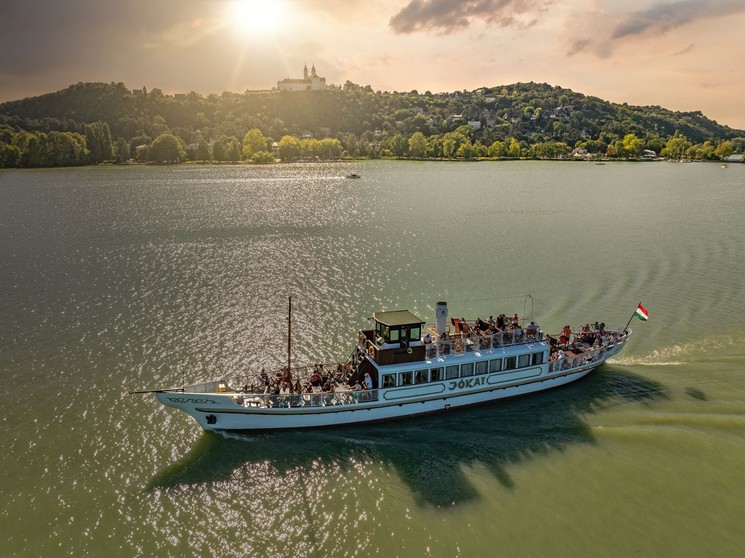 Chill hajó Balatonfüred 2026 - Naplemente, balatoni panoráma, kellemes zene, finom koktél