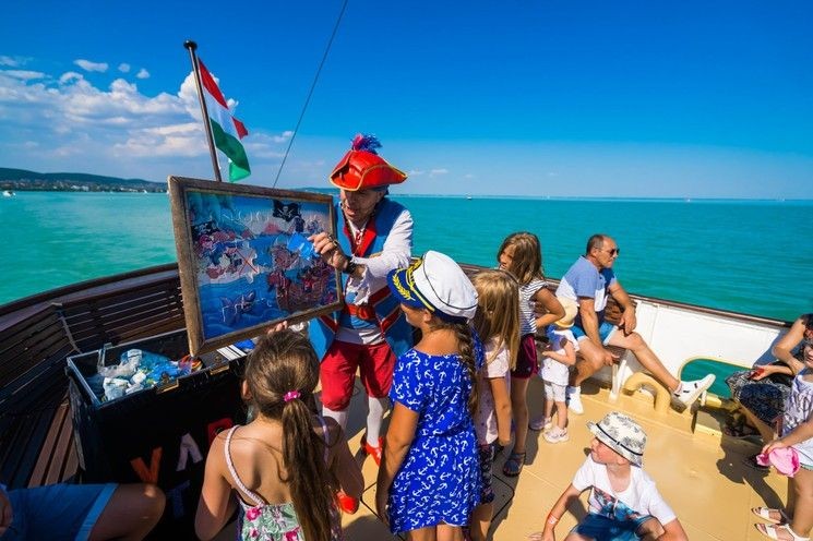 Gyerekhajók a nyári Balatonon 2026 - Balatoni hajózás vidám gyerekprogramokkal