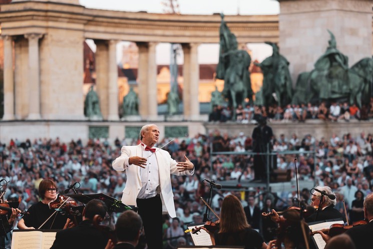 Hősök tere koncert 2026 - Fischer Iván és a Budapesti Fesztiválzenekar szabadtéri, ingyenes koncertje Budapesten