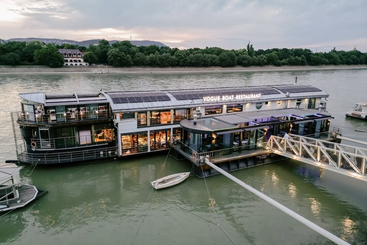 Szilveszteri vacsora Budapest 2026 - Vogue Restaurant állóhajó
