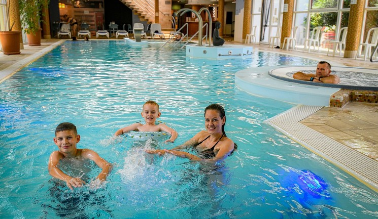 Családi nyaralás Harkányban, wellness kikapcsolódás a Dráva Hotel Thermal Resort****-ban
