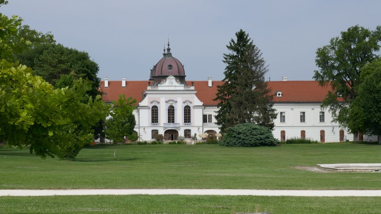 Szabadtéri rendezvényhelyszín Budapest mellett 2026 - Családi- és céges programokhoz a Gödöllői Kastélyban