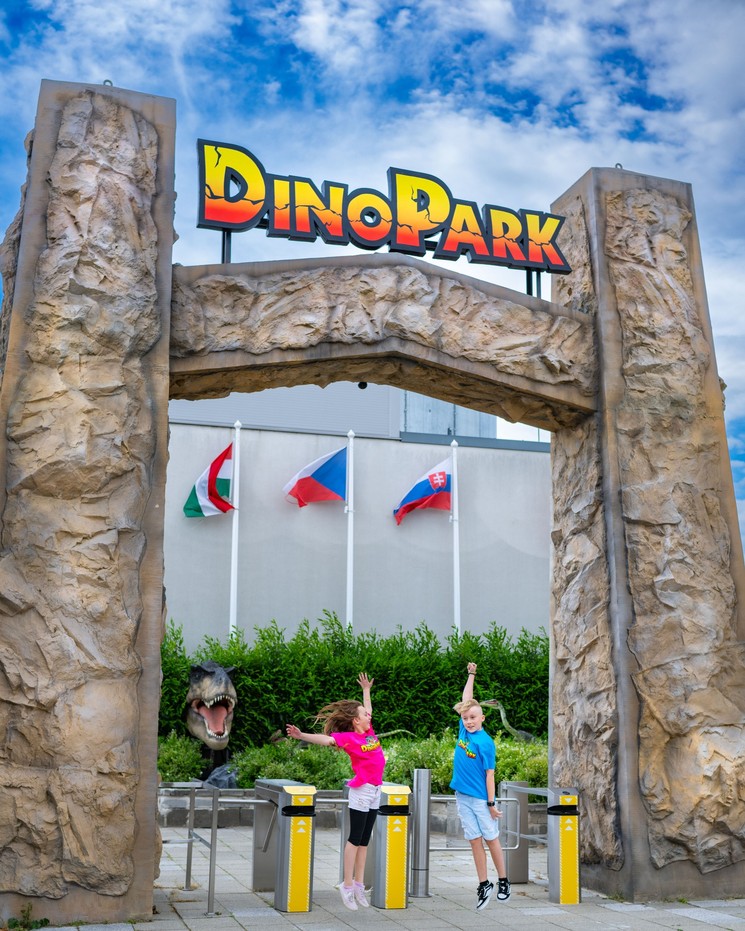 Földtörténeti tematikus kiállítás Budapesten, őskori időutazás a dinoszauruszok korába