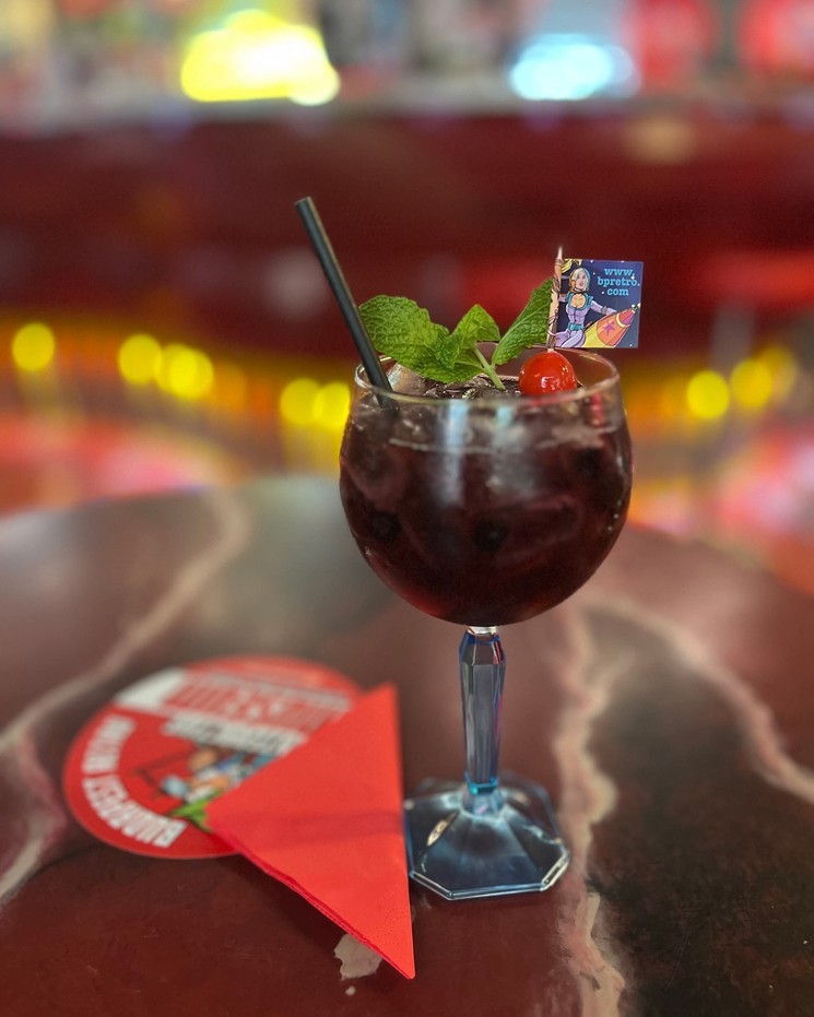 Happy hour Budapesten minden kedden délután, gin-tonikkal vagy Aperollal várunk Retró Bisztrónkban