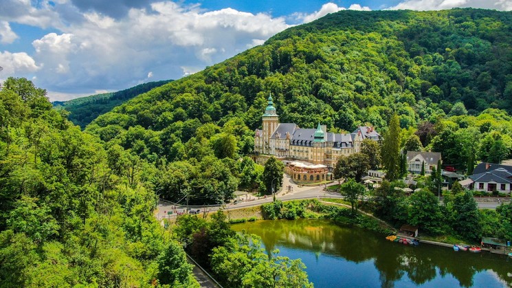 Kóstoljon bele a főúri életbe! Lillafüredi panorámás gasztronómiai élményekkel várjuk a miskolci Palotaszállóban