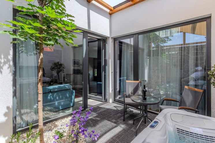 Romantikus hétvége jacuzzival a Balatonnál, meghitt pillanatok kettesben zavartalan pihenéssel