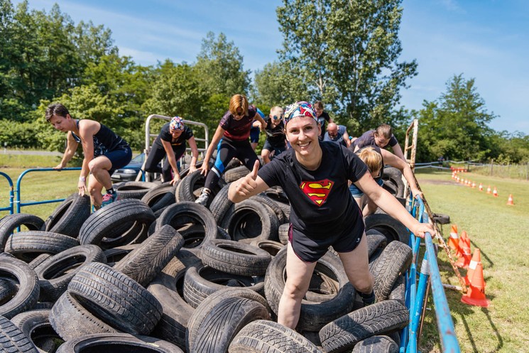 Brutálfutás Nyáregyháza 2026. Kúszás, mászás, csúszás, bújás, ugrás, sarazás, pacsálás, dagonyázás, nevetéses hasizomtorna