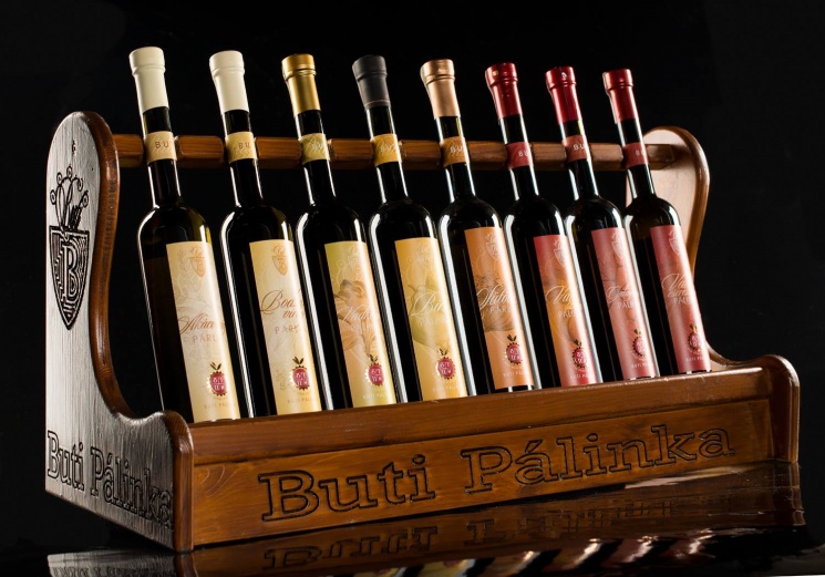 Pálinka kóstoló program 5 féle pálinka kóstolással a Buti Pálinkaházban