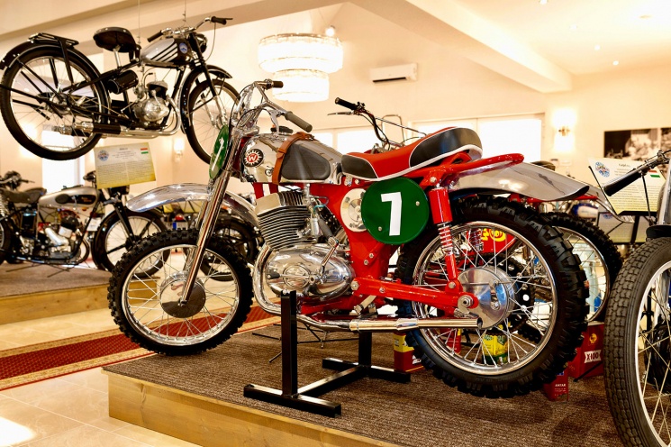 Oldtimer motor kiállítás a Balatonnál, veterán motorcsodák és motor ritkaságok páratlan gyűjteménye