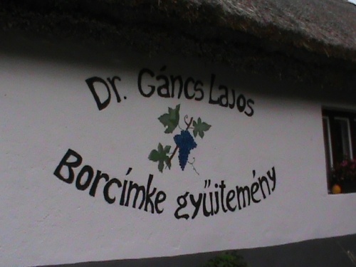 Dr. Gáncs Lajos borcímke gyűjteményének állandó kiállítása a zánkai Tájházban