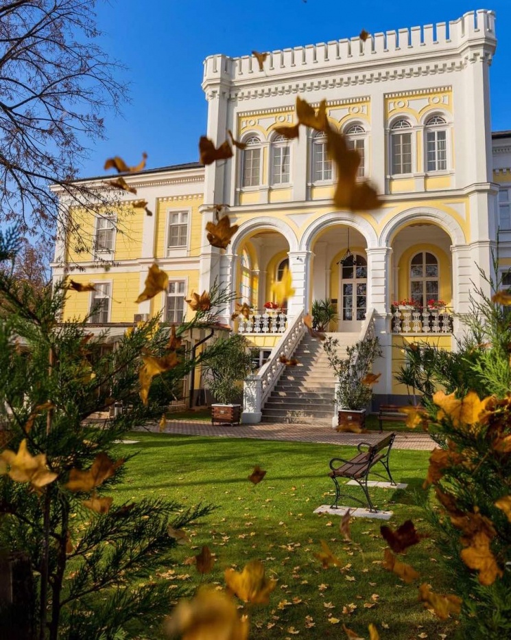 Eljegyzés helyszín történelmi környezetben, Balatonfüred reformkori városrészében