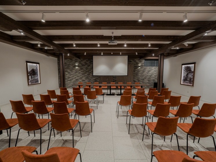 Terembérlés Tata 2026. Céges rendezvények, családi és baráti összejövetelek az  Öreg-tó partján