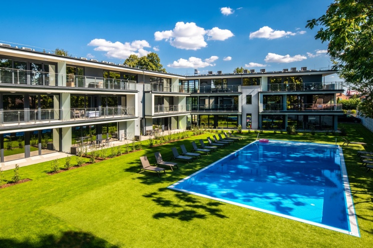 Lánybúcsú a Balatonon, közös wellness és kikapcsolódás luxus környezetben Balatonlellén