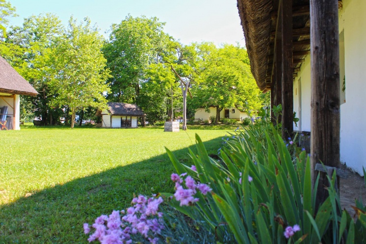 Esküvői fotózás Nyíregyházán, csodálatos helyszínek a Sóstói Múzeumfaluban