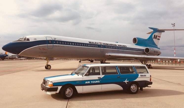 Esküvői fotóhelyszín Budapesten különleges helyszínen az Aeroparkban