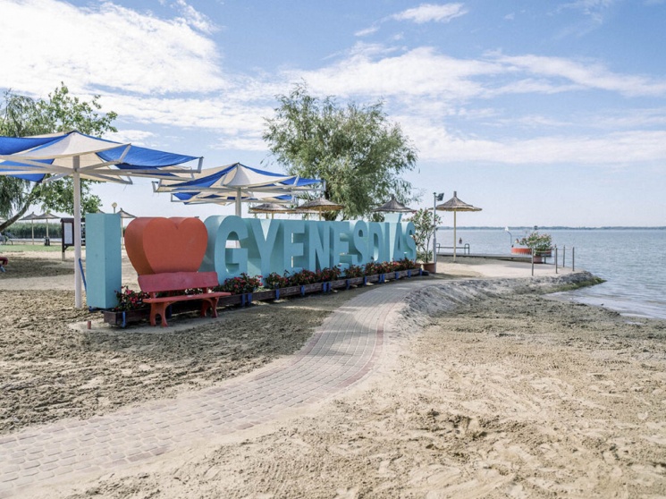 Gyenesdiási Játékstrand 2026 - Bulik, koncertek, sport- és gyerekprogramok