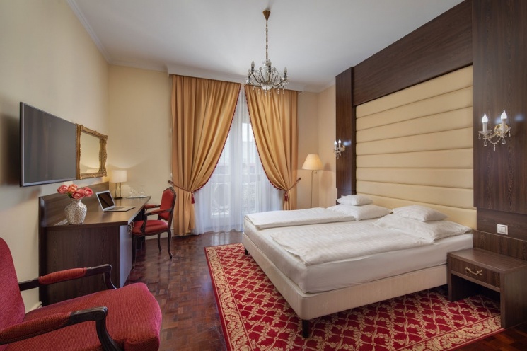 Fesztivál szállás Tata 2026 - Szállásajánlat a tatai fesztiválok idejére a Kristály Imperial Hotelben