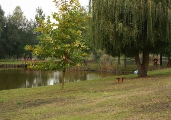 Császártöltési túra az egykori bányatavakból kialakított horgásztó partján