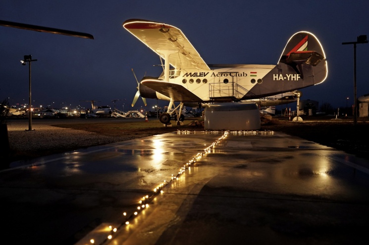 Reptérlátogatás Budapest 2026. Egyéni, csoportos és éjszakai reptérlátogatás az Aeroparkban