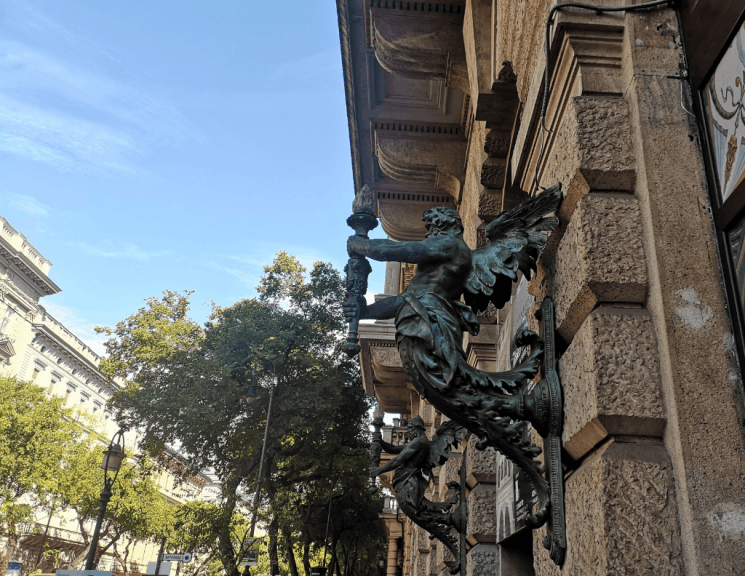 Izgalmas városi kódfejtés és játék Budapest 2026 – Palotasztorik az Andrássy útról