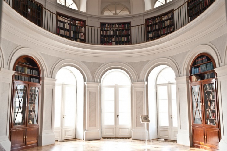 Vajay Szabolcs Könyvtár Fehérvárcsurgó