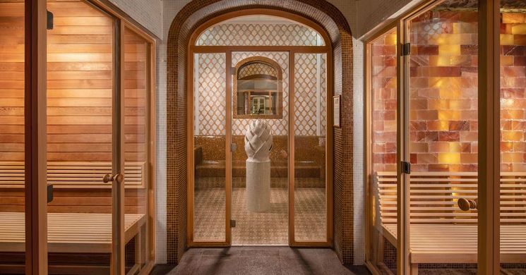 Last minute wellness Tatán a Kristály Imperial Hotelben, belépővel a Tatai szabadtéri Színház előadásaira