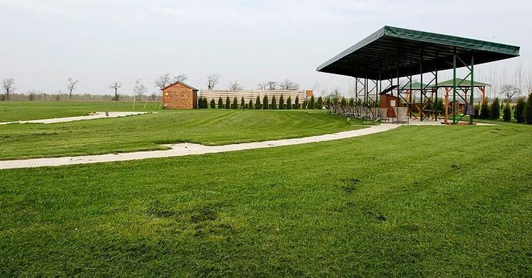 Lövészet Mosonmagyaróvár közelében, a Dunakilitin található sörétes puskás lőtéren